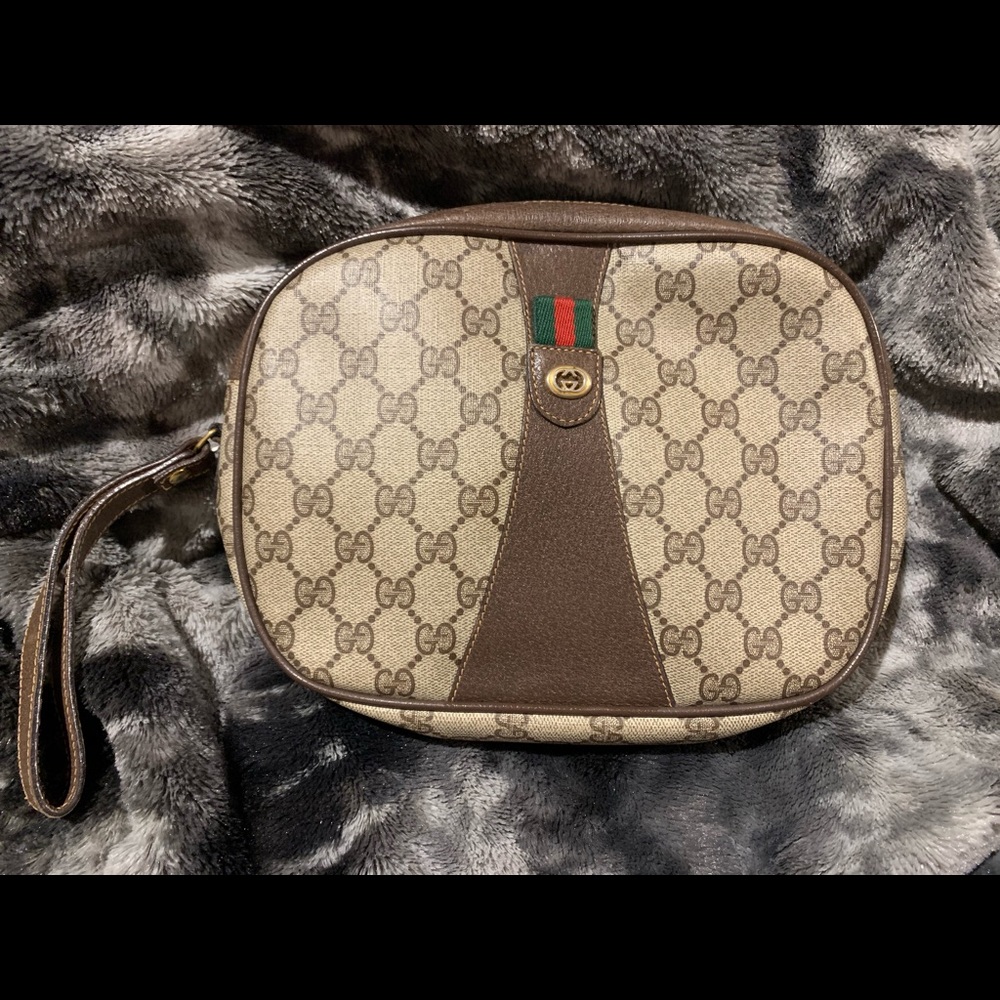 Authentic Gucci Clutch/Wristlet Vintage item! ❤️